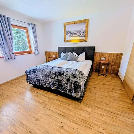 Bergblick Mit 3 Schlafzimmer Apartment *