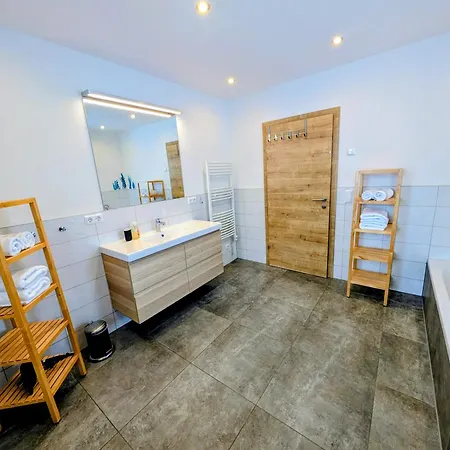 Bergblick Mit 3 Schlafzimmer Apartment Kirchberg in Tirol